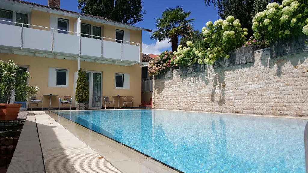 Hotel Alpenblick Garni Uberlingen Exterior photo